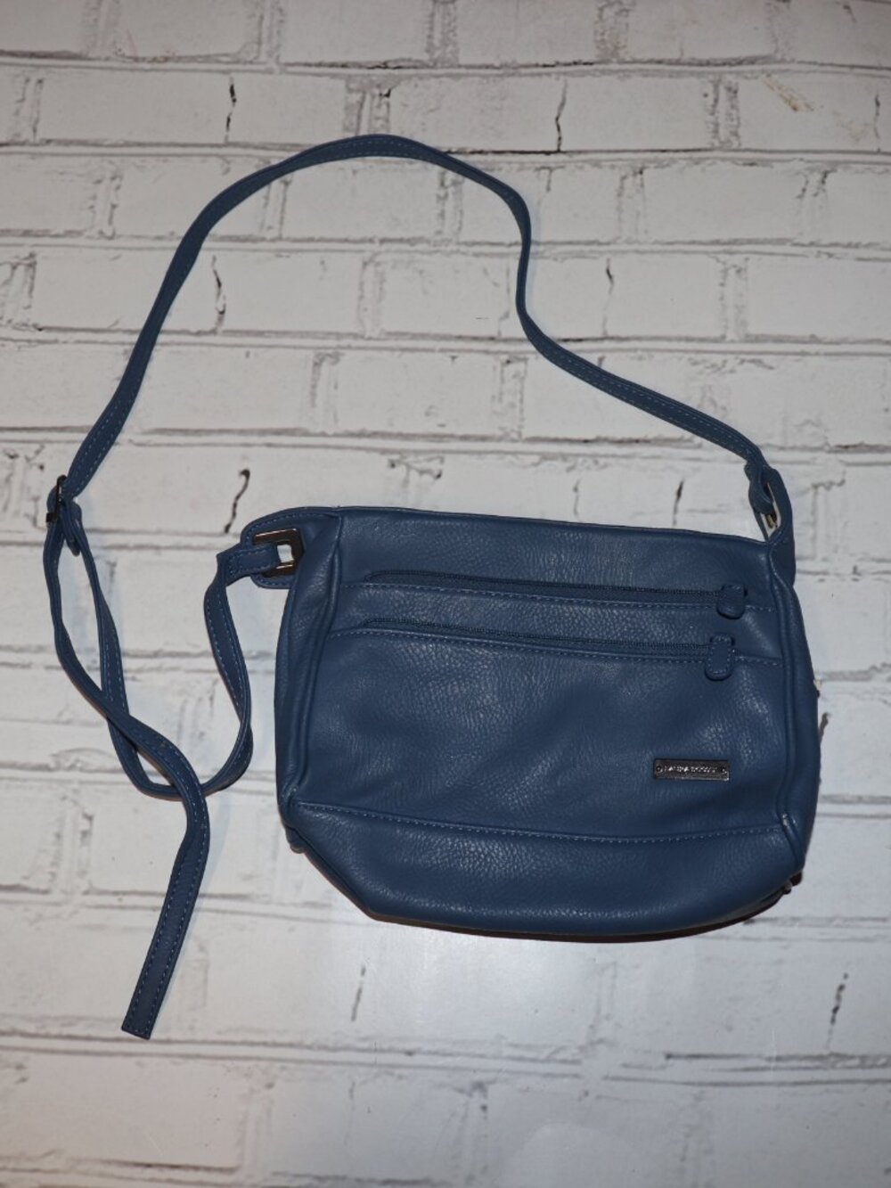 🔵 Laura Scott Blue Faux Leather Crossbody · 7" x 10" Two zip pockets